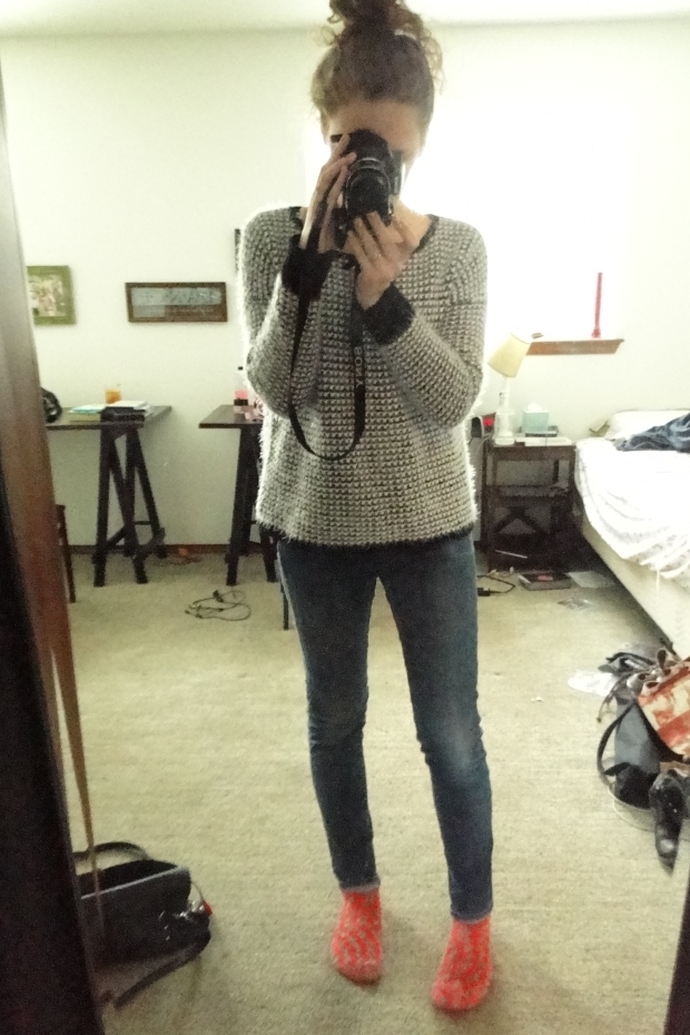 Today, I went to coffee with my absolute best friend and partner in crime, Kendra. I've gotten a little tired of fancy, so I went with comfy skinnies and a warm textured sweater.